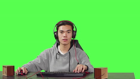 POV-Eines-Asiatischen-Mannes,-Der-PC-Videospiele-Spielt